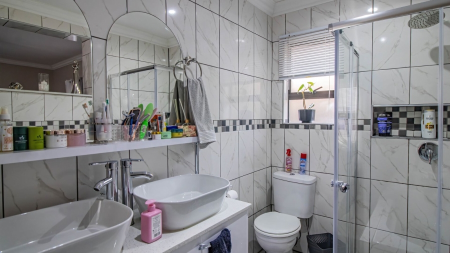 7 Bedroom Property for Sale in Brackenhurst Gauteng