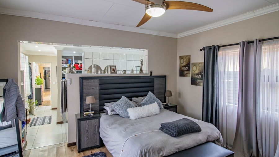 7 Bedroom Property for Sale in Brackenhurst Gauteng