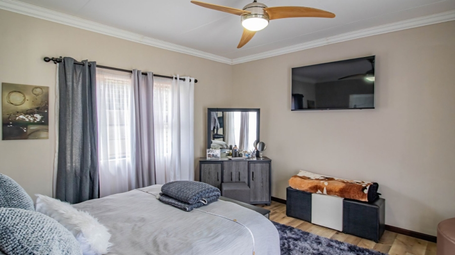 7 Bedroom Property for Sale in Brackenhurst Gauteng