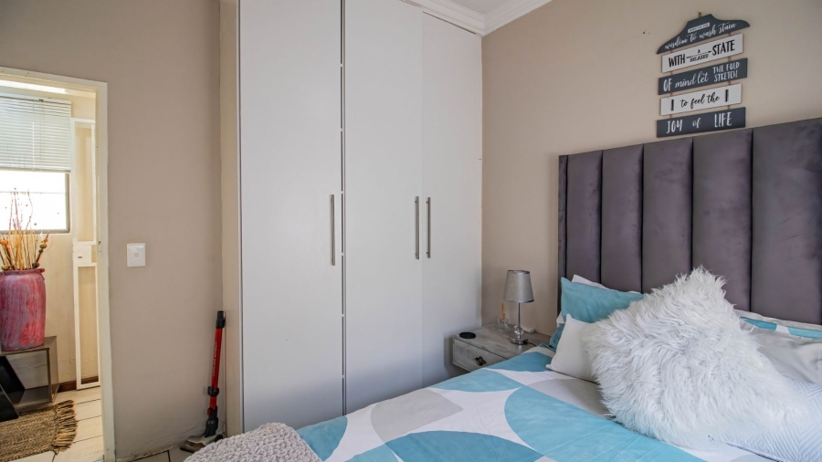 7 Bedroom Property for Sale in Brackenhurst Gauteng