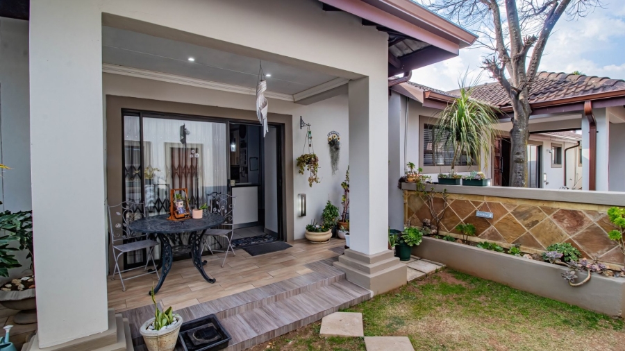 7 Bedroom Property for Sale in Brackenhurst Gauteng