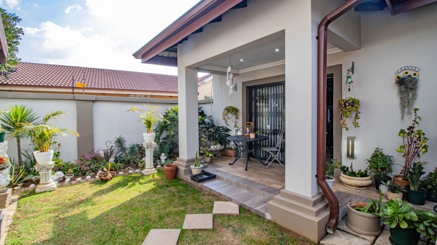 7 Bedroom Property for Sale in Brackenhurst Gauteng