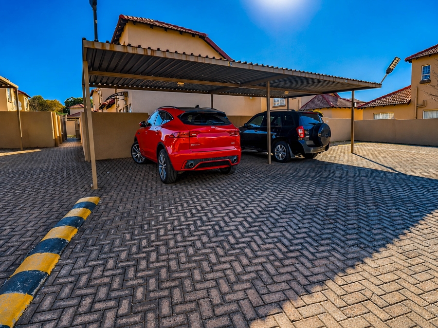 3 Bedroom Property for Sale in Heuwelsig Estate Gauteng