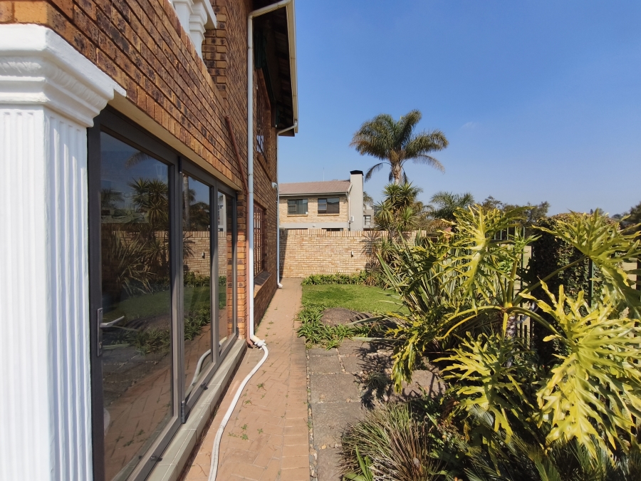 To Let 4 Bedroom Property for Rent in Glen Marais Gauteng