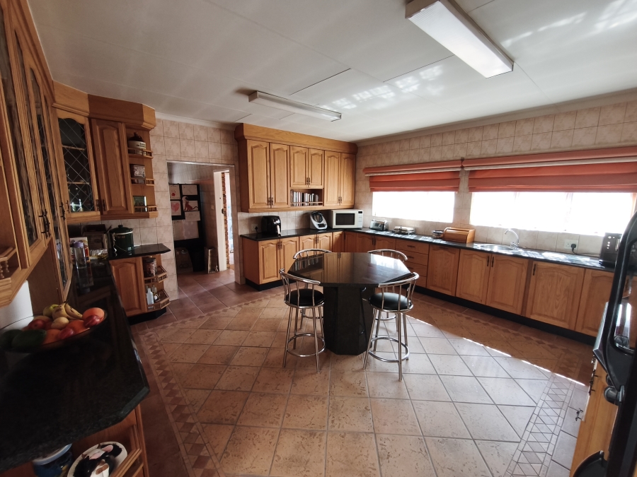 To Let 4 Bedroom Property for Rent in Glen Marais Gauteng