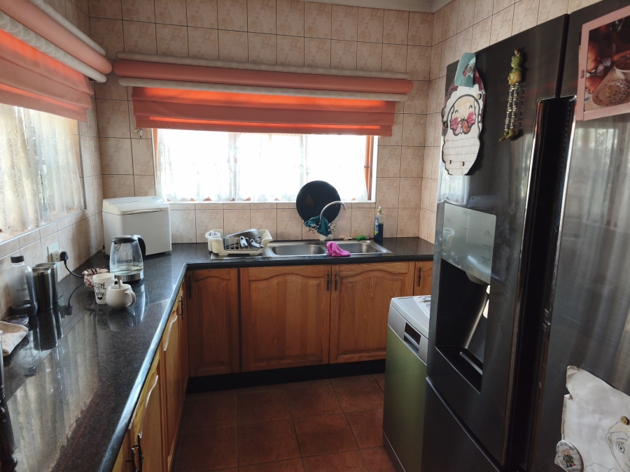 To Let 4 Bedroom Property for Rent in Glen Marais Gauteng