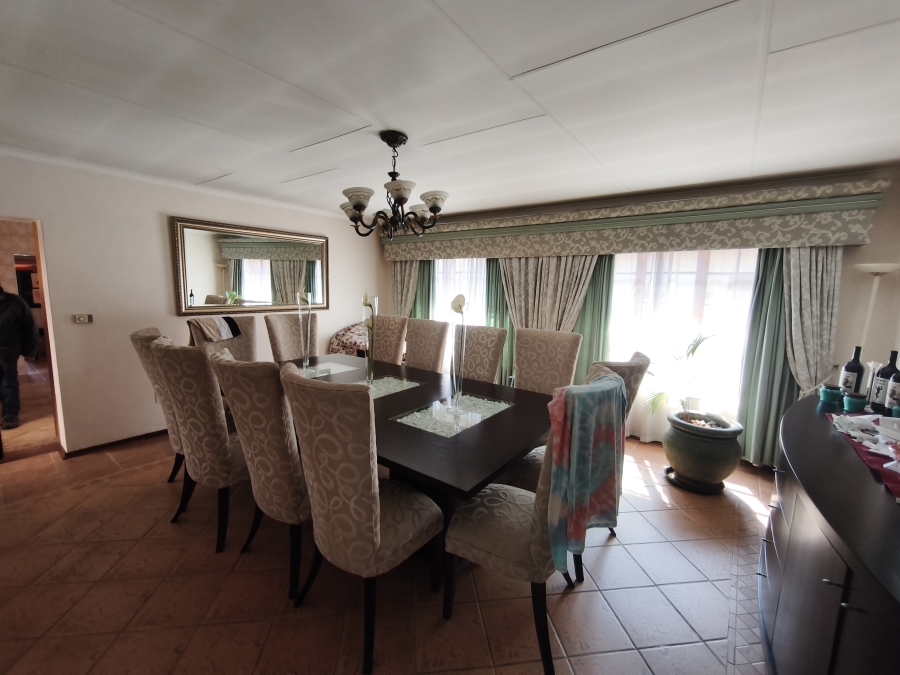 To Let 4 Bedroom Property for Rent in Glen Marais Gauteng