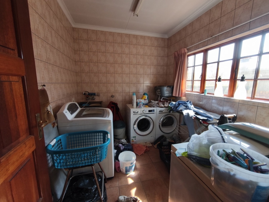 To Let 4 Bedroom Property for Rent in Glen Marais Gauteng