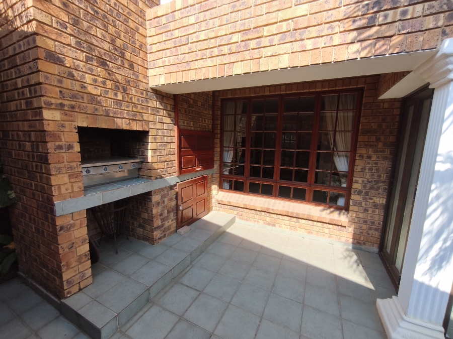 To Let 4 Bedroom Property for Rent in Glen Marais Gauteng