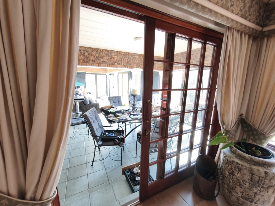 To Let 4 Bedroom Property for Rent in Glen Marais Gauteng