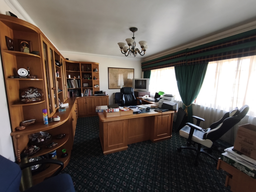 To Let 4 Bedroom Property for Rent in Glen Marais Gauteng