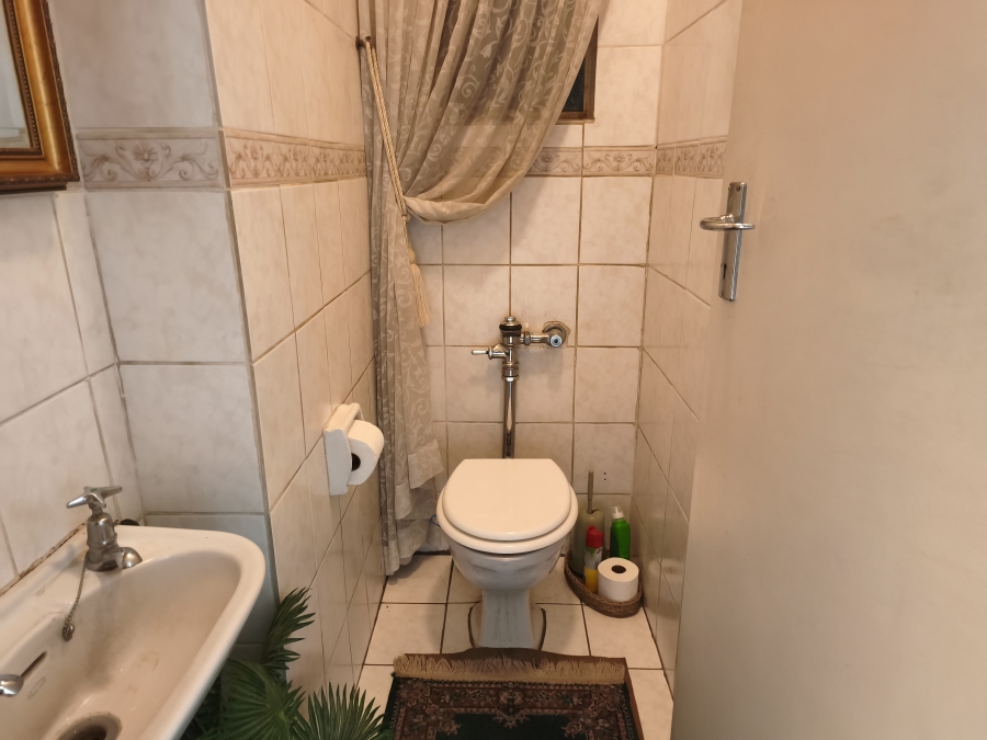 To Let 4 Bedroom Property for Rent in Glen Marais Gauteng