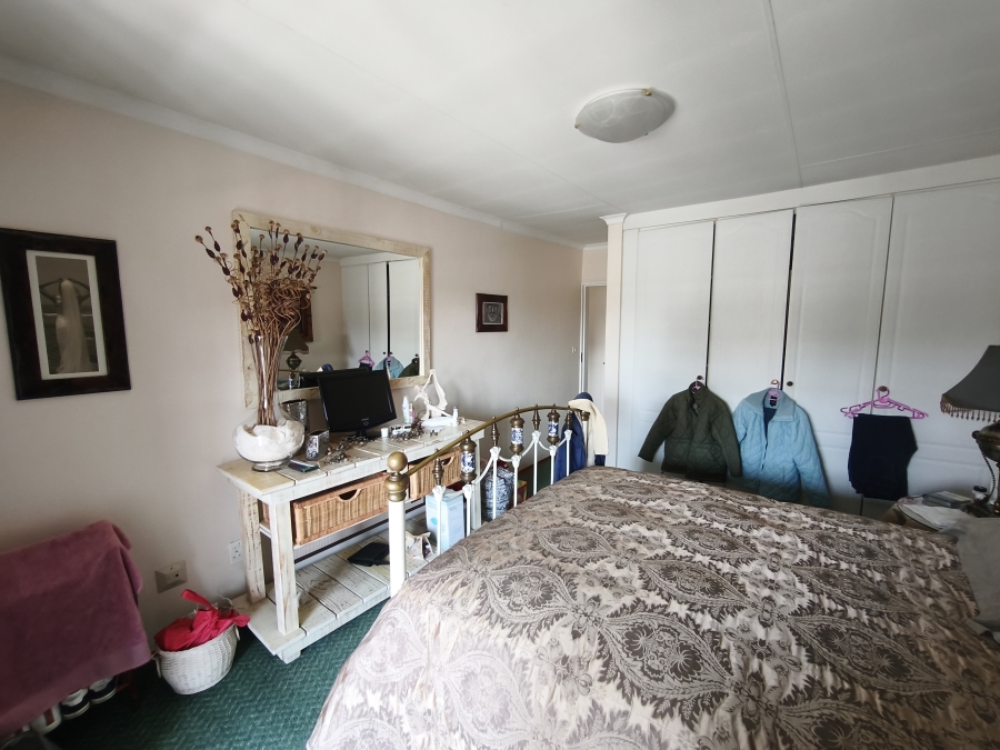To Let 4 Bedroom Property for Rent in Glen Marais Gauteng