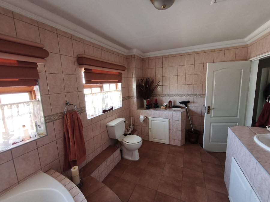 To Let 4 Bedroom Property for Rent in Glen Marais Gauteng