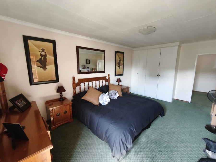 To Let 4 Bedroom Property for Rent in Glen Marais Gauteng