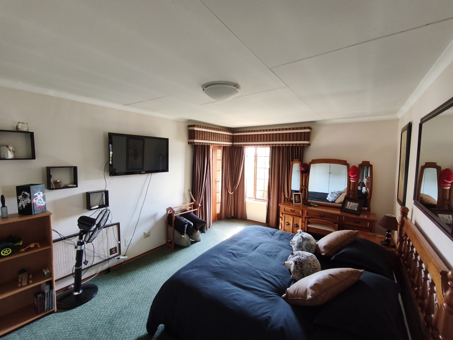 To Let 4 Bedroom Property for Rent in Glen Marais Gauteng