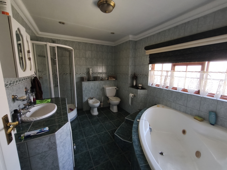To Let 4 Bedroom Property for Rent in Glen Marais Gauteng