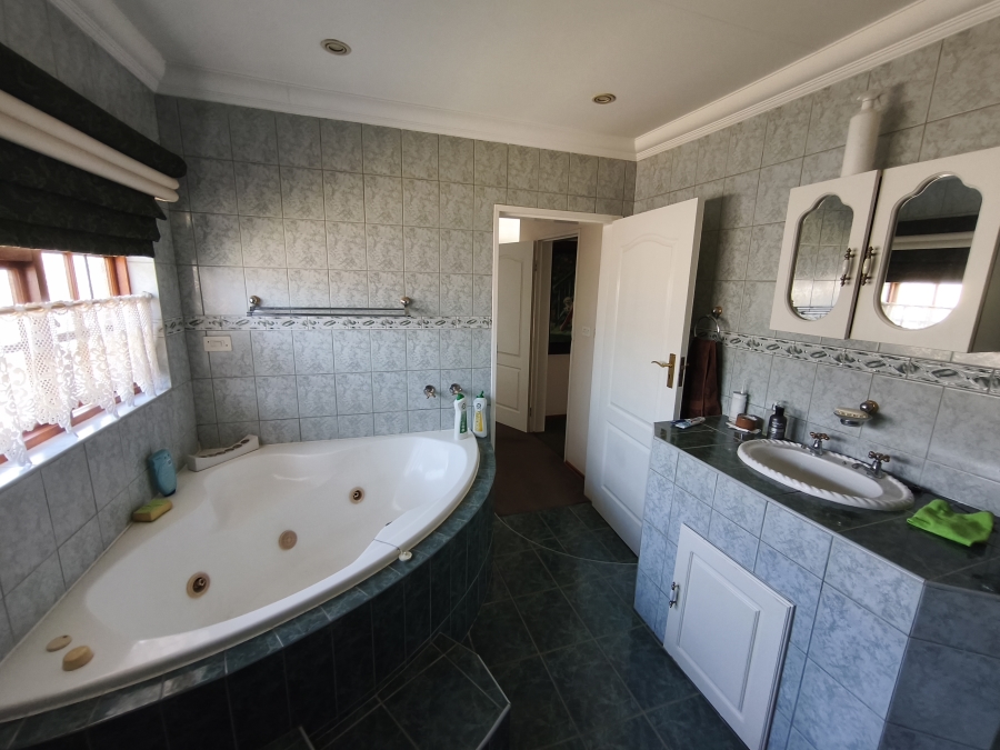To Let 4 Bedroom Property for Rent in Glen Marais Gauteng