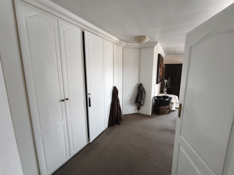 To Let 4 Bedroom Property for Rent in Glen Marais Gauteng