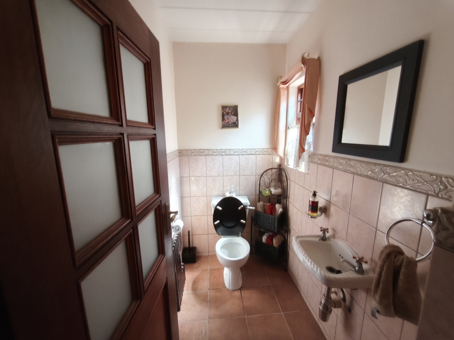 To Let 4 Bedroom Property for Rent in Glen Marais Gauteng
