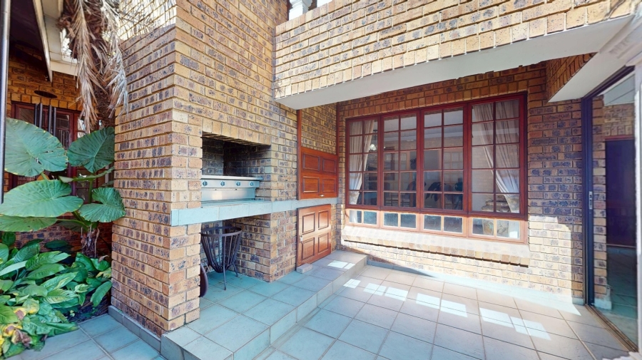 4 Bedroom Property for Sale in Glen Marais Gauteng