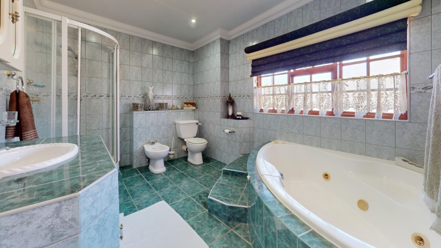4 Bedroom Property for Sale in Glen Marais Gauteng