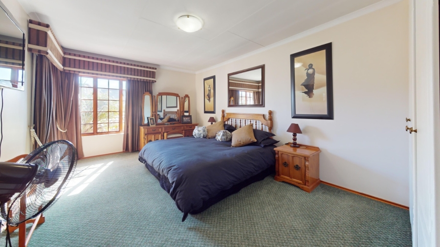 4 Bedroom Property for Sale in Glen Marais Gauteng