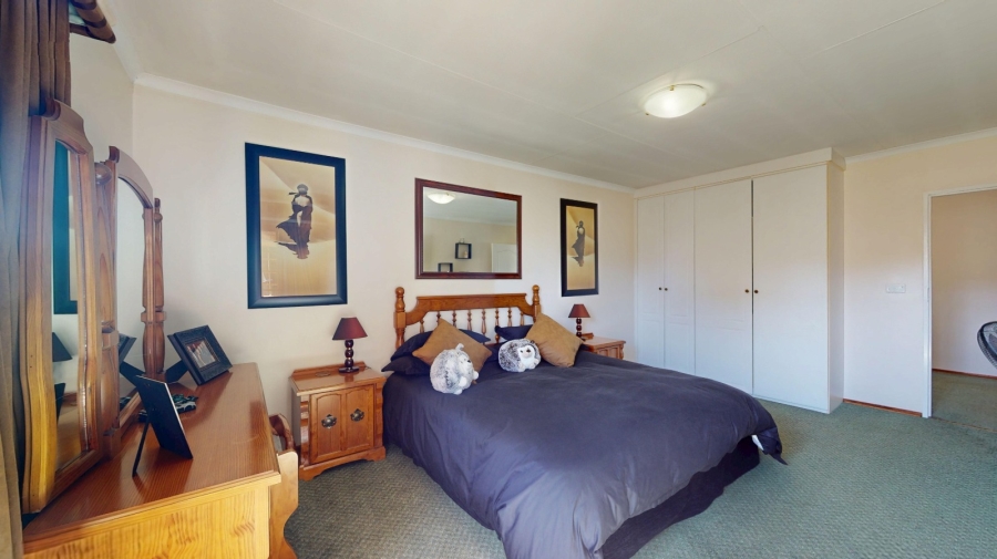 4 Bedroom Property for Sale in Glen Marais Gauteng