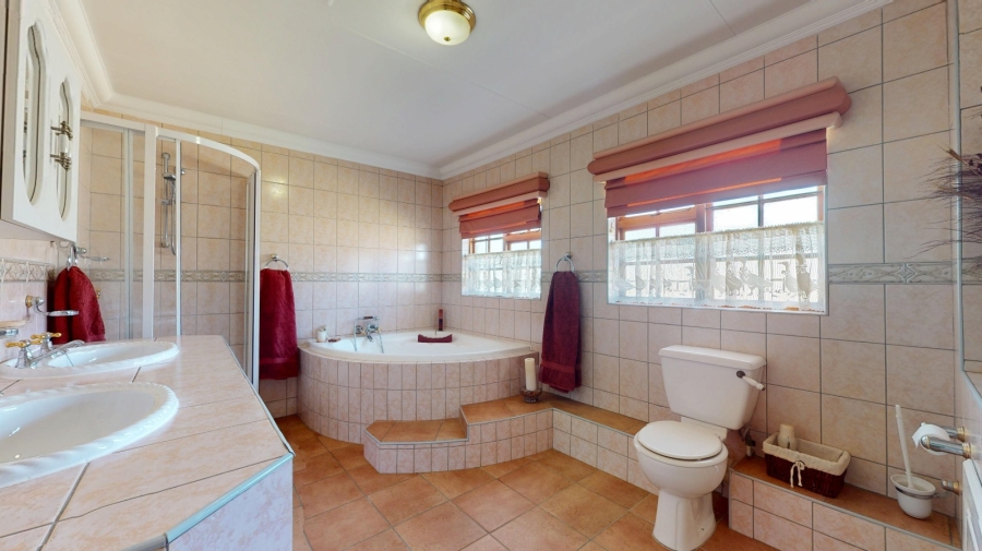 4 Bedroom Property for Sale in Glen Marais Gauteng