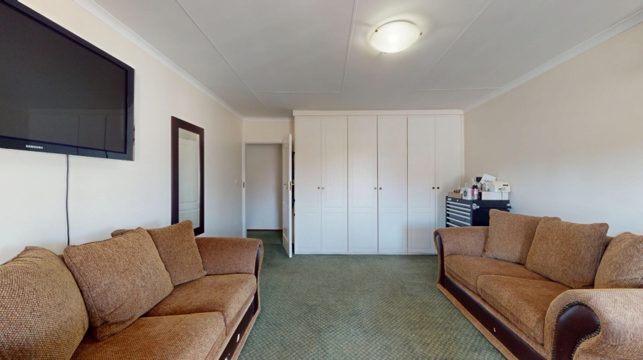 4 Bedroom Property for Sale in Glen Marais Gauteng