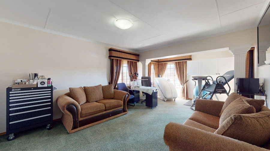 4 Bedroom Property for Sale in Glen Marais Gauteng