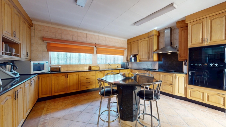 4 Bedroom Property for Sale in Glen Marais Gauteng