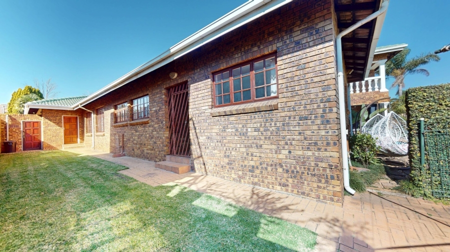 4 Bedroom Property for Sale in Glen Marais Gauteng