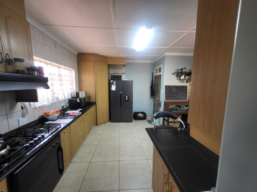 3 Bedroom Property for Sale in Linmeyer Gauteng