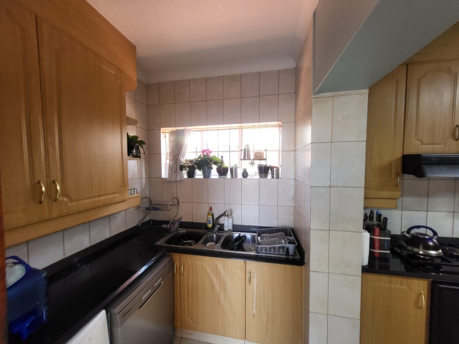 3 Bedroom Property for Sale in Linmeyer Gauteng