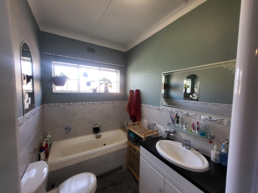 3 Bedroom Property for Sale in Linmeyer Gauteng
