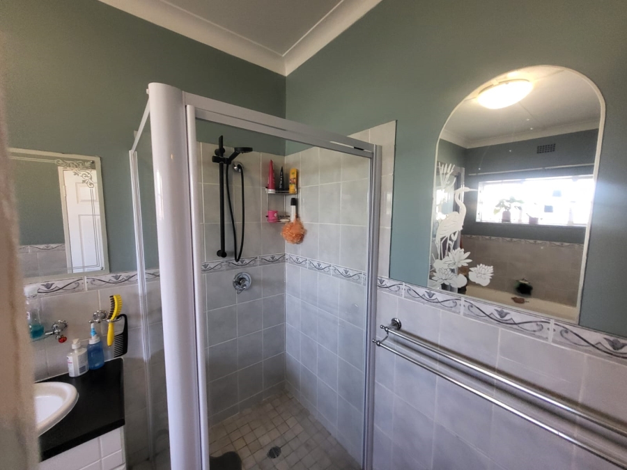 3 Bedroom Property for Sale in Linmeyer Gauteng