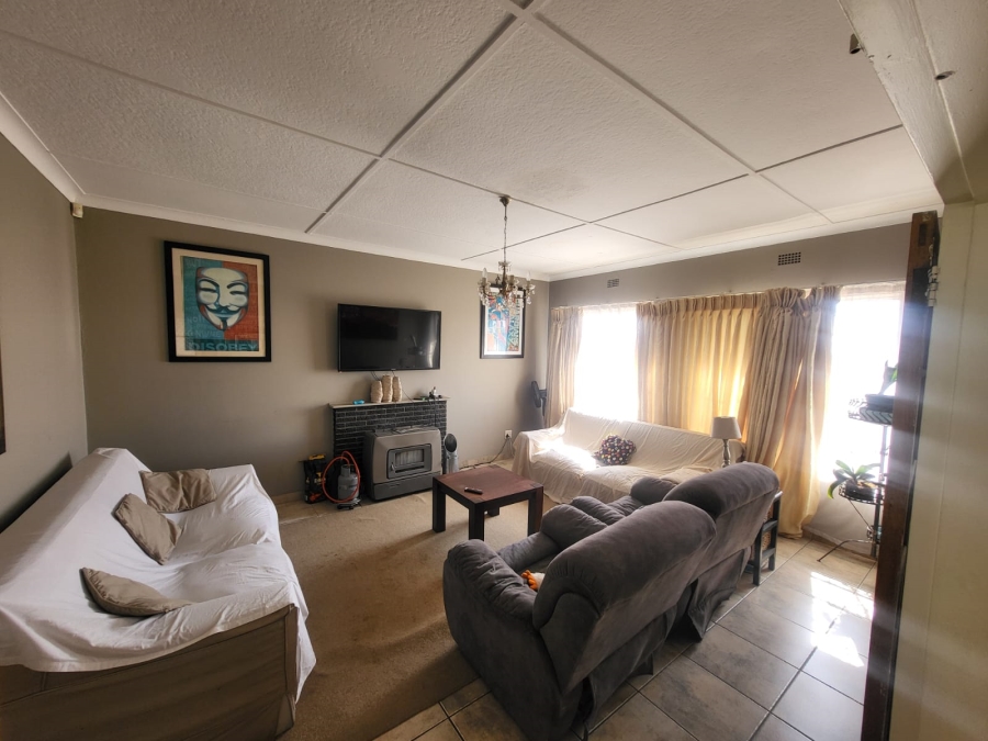 3 Bedroom Property for Sale in Linmeyer Gauteng