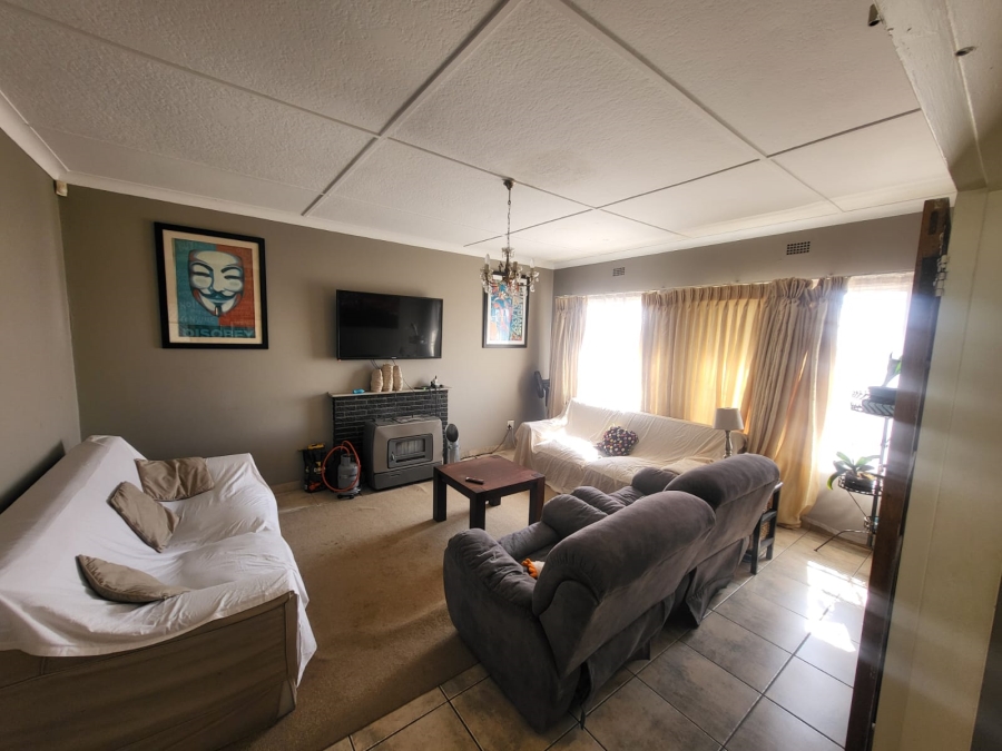 3 Bedroom Property for Sale in Linmeyer Gauteng