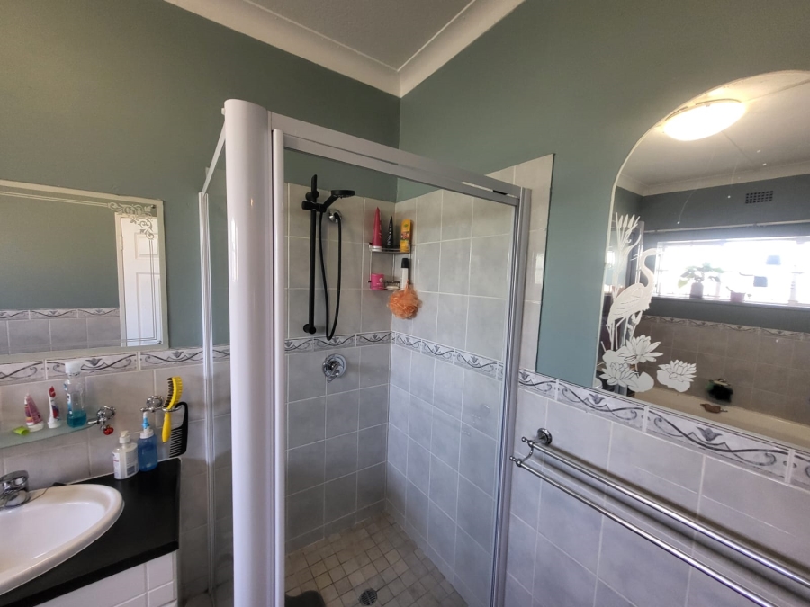3 Bedroom Property for Sale in Linmeyer Gauteng