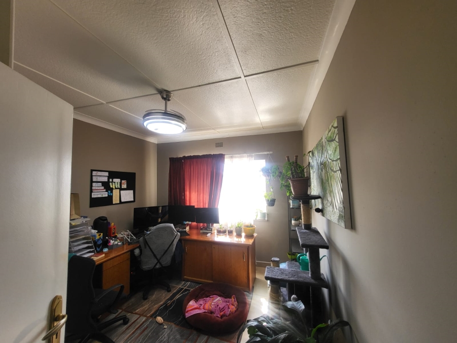 3 Bedroom Property for Sale in Linmeyer Gauteng