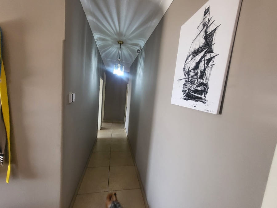 3 Bedroom Property for Sale in Linmeyer Gauteng