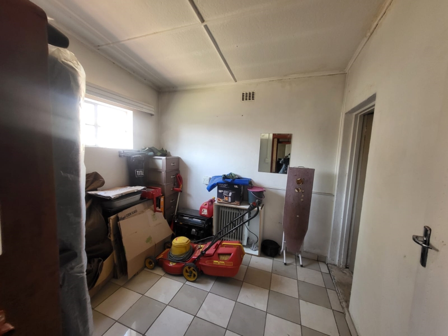 3 Bedroom Property for Sale in Linmeyer Gauteng