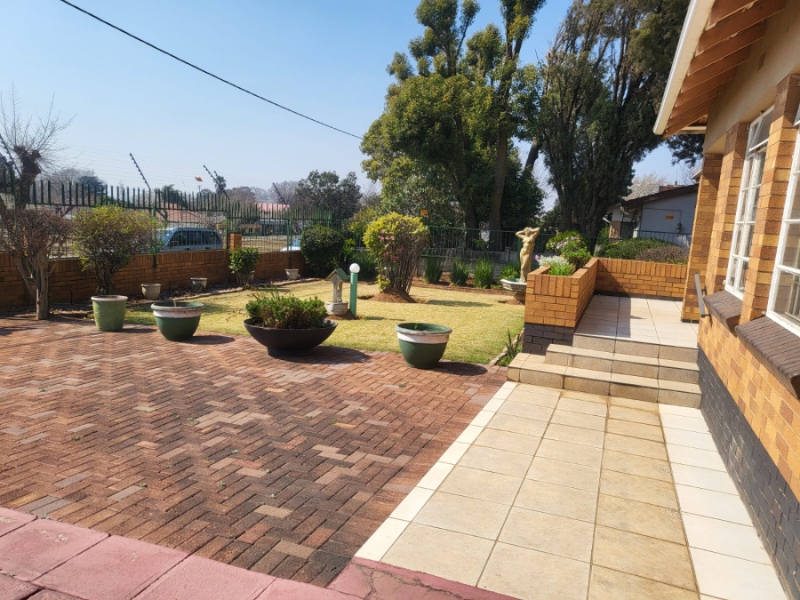 3 Bedroom Property for Sale in Linmeyer Gauteng