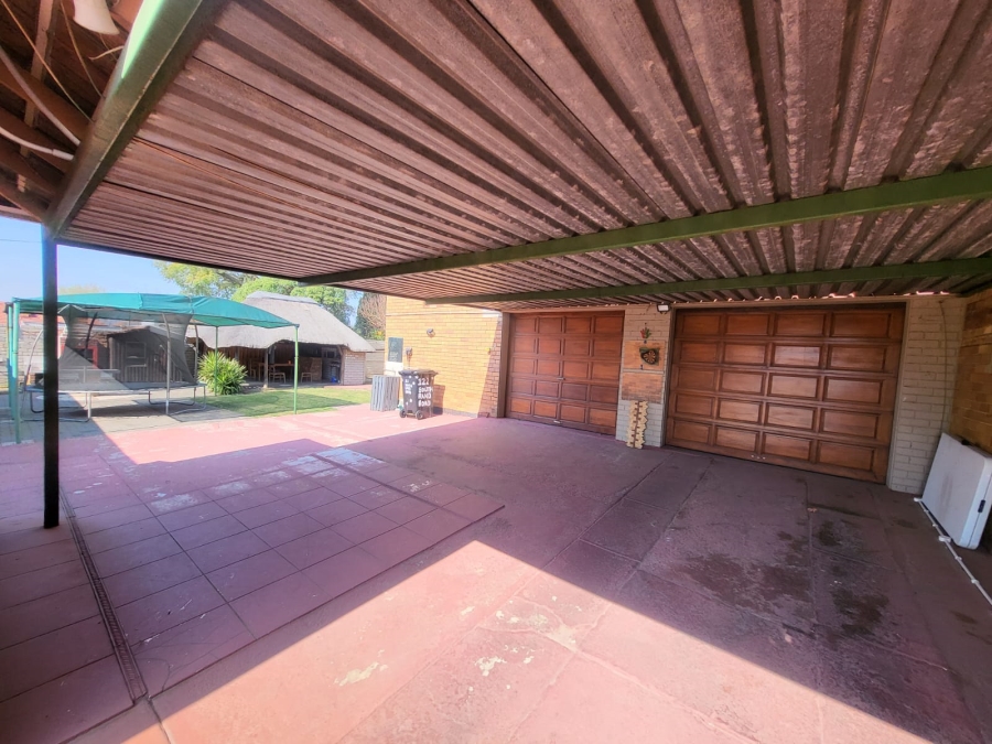 3 Bedroom Property for Sale in Linmeyer Gauteng