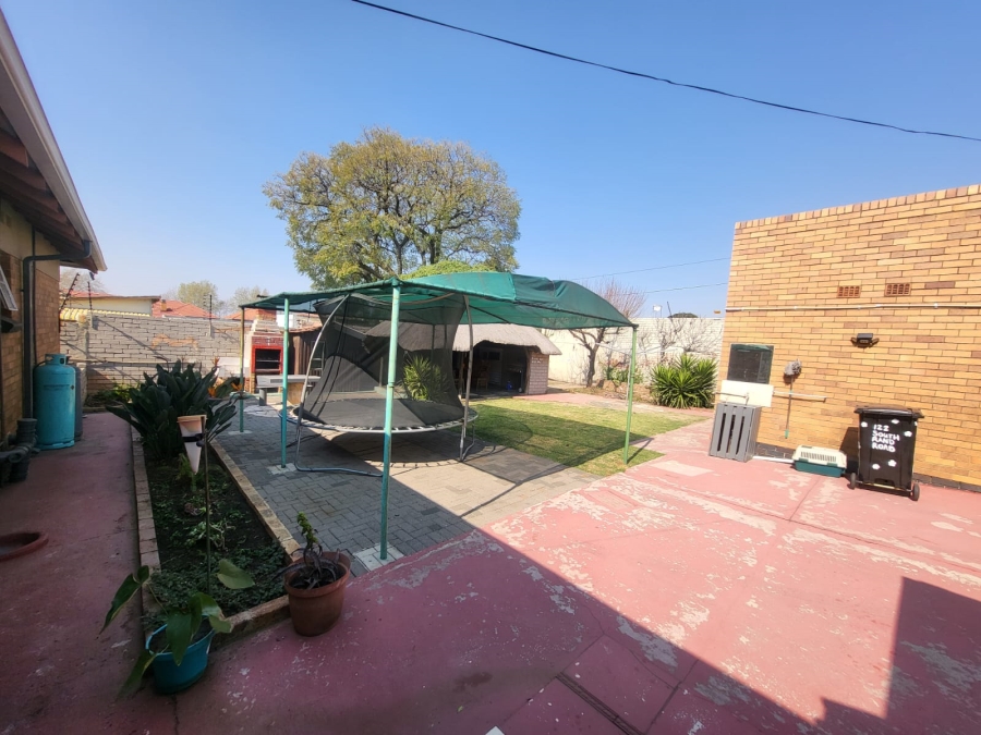 3 Bedroom Property for Sale in Linmeyer Gauteng