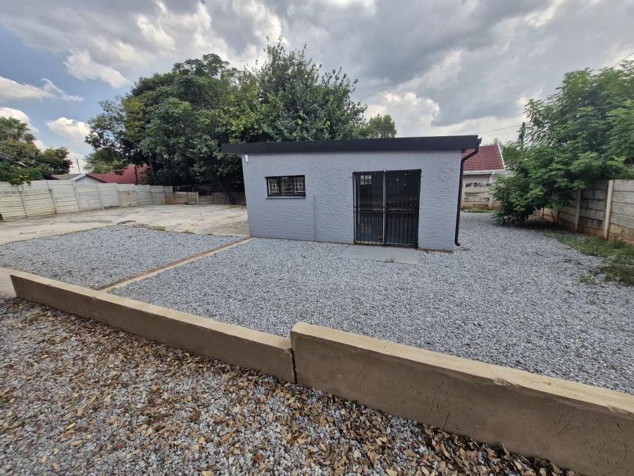 To Let Commercial Property for Rent in Wierda Park Gauteng
