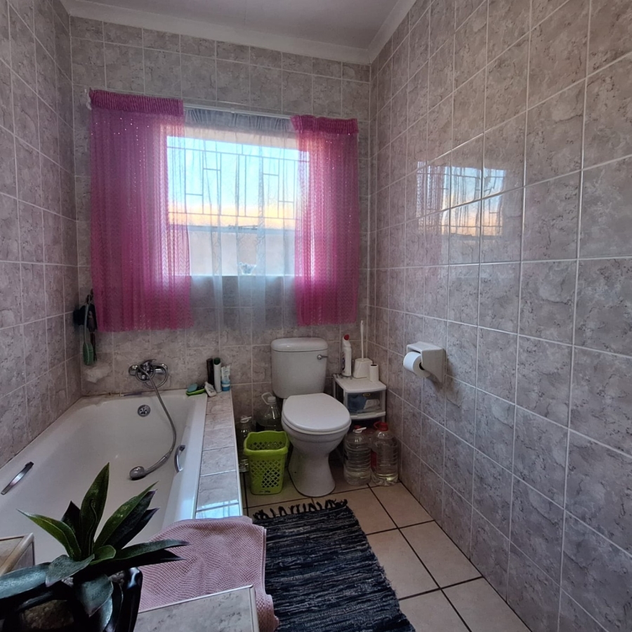 3 Bedroom Property for Sale in Rensburg Gauteng