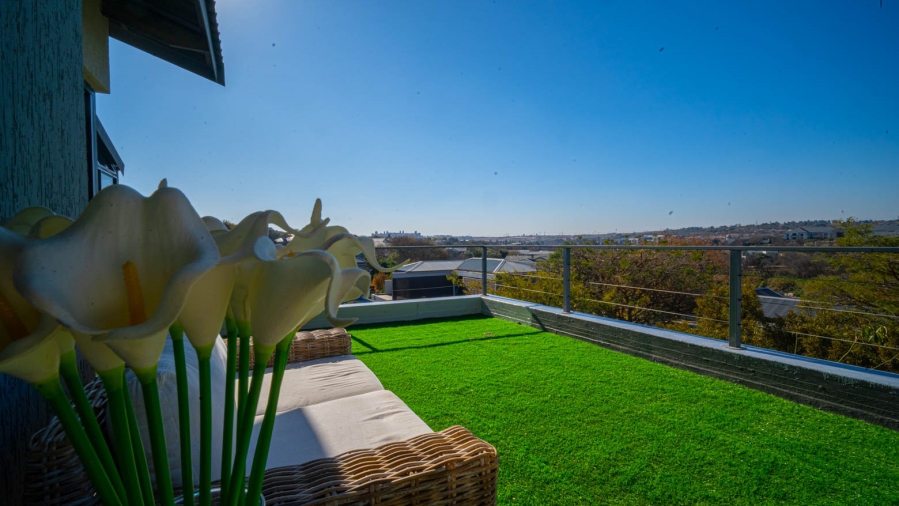 4 Bedroom Property for Sale in Helderfontein Estate Gauteng