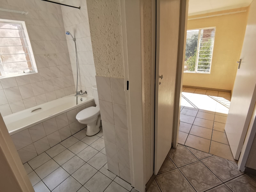 2 Bedroom Property for Sale in Kenleaf Gauteng